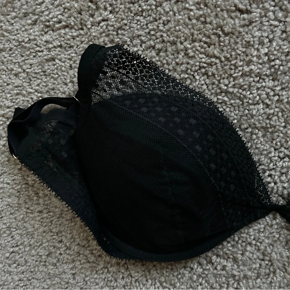 Victoria's Secret Black Lace Plunge Underwired Bra Size 34DD